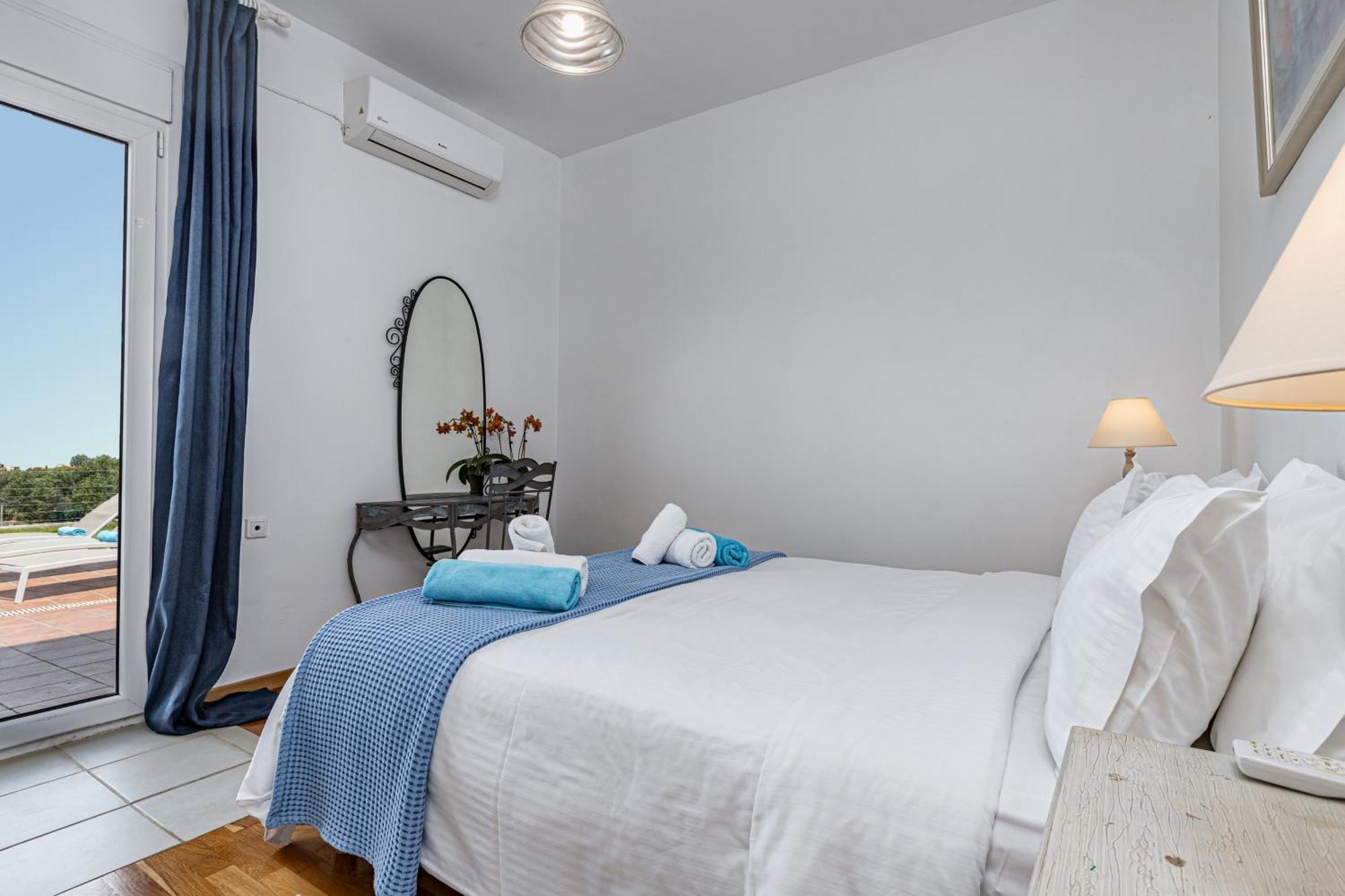 Dimitra Apartment With Private Pool And Sea View -The Ground Floor Of A Two Storey Building Daratsos Екстериор снимка